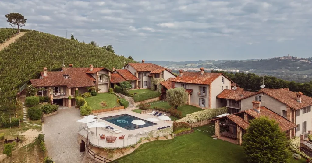 casas cerca de la costa mostrando los impuestos inmobiliarios en rd. 2026